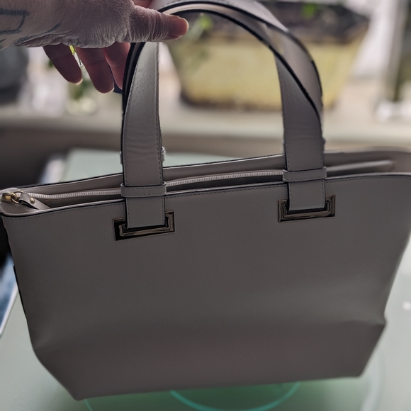 NWOT Large, white tote bag by Penningtons - Picture 9 of 16